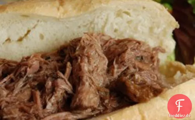 Slow Cooker italienisches Rindfleisch für Sandwiches