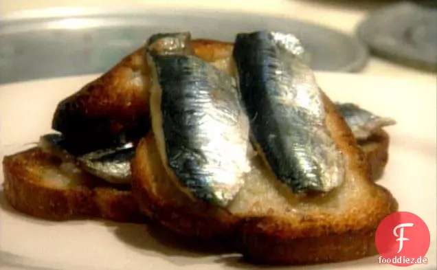 Bruschetta mit frischen Monterey Sardinen