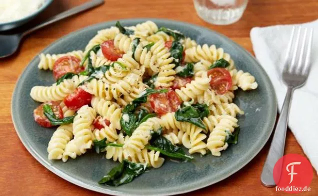 Fusilli mit Spinat und Asiago-Käse