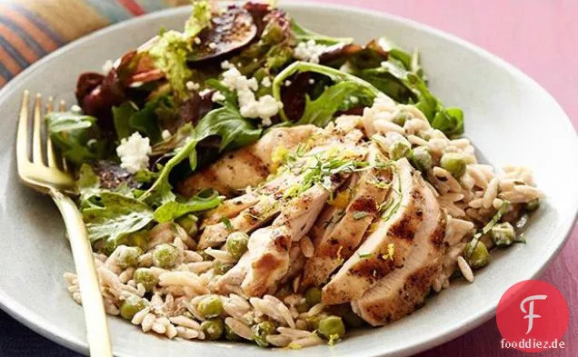 Cremiger Zitronen-Pfeffer-Orzo mit Hühnchen-Feigen-Salat