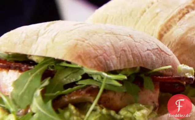 Sandwiches mit Lachs und Guacamole