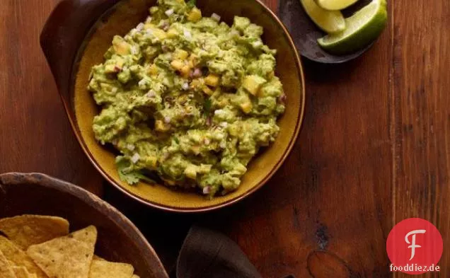 Würzige Guacamole mit Mango