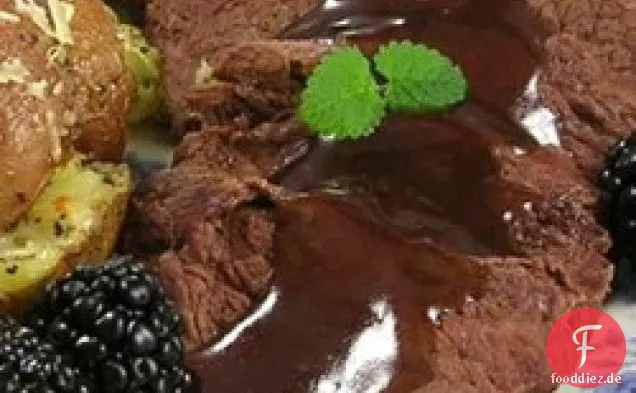 Rehrücken mit Brombeer-Wein-Sauce