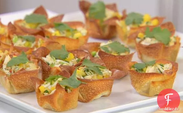 Krabbensalat in knackigen Wonton Cups