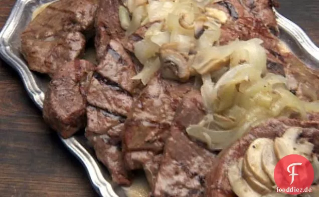 Viel Lärm um Pilz Rindfleisch Steaks in Ale pochiert