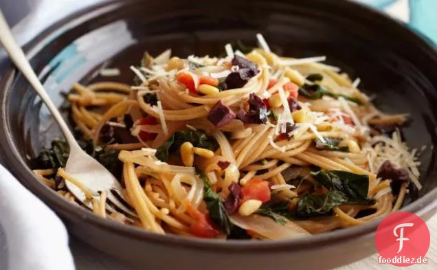 Vollkorn-Spaghetti mit Mangold und Pecorino