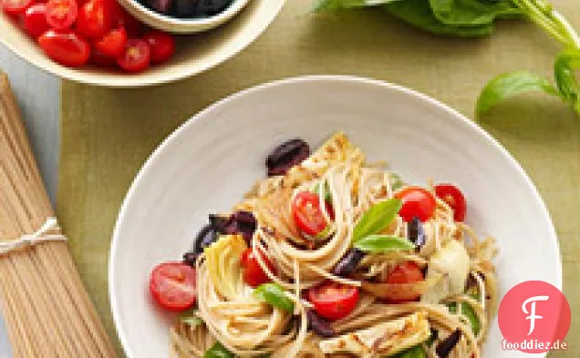 Mediterrane Pasta Mit Artischocken, Oliven Und Tomaten