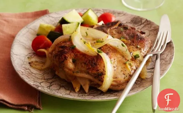 Apfel und Zwiebel-gefüllte Schweinekoteletts mit Orangen-Ananas-Soße