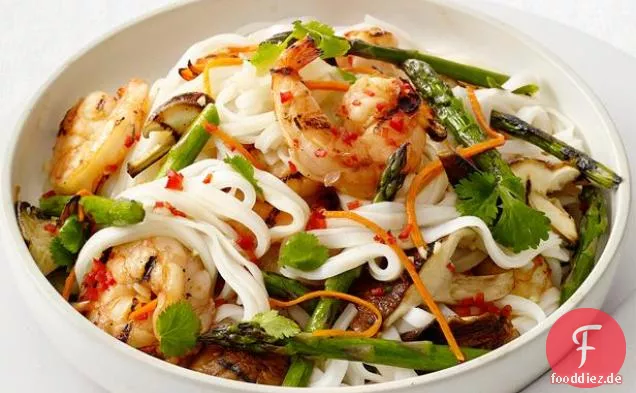 Gegrillte Garnelen und Nudelsalat