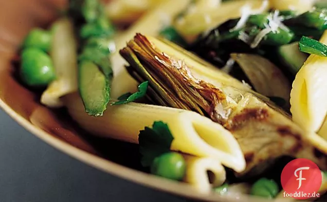 Penne mit Spargel und Artischocken