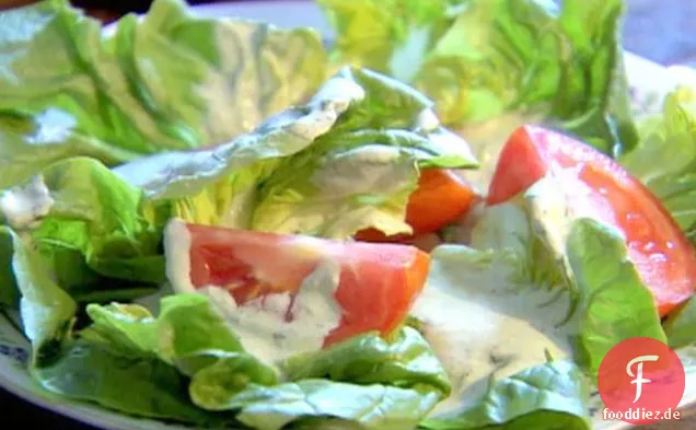 Bibb Salat mit Basilikum Grün Göttin Dressing
