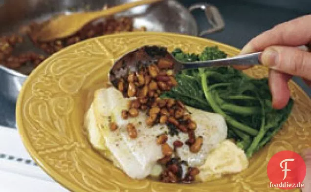 Seezungenfilets mit gerösteten Pinienkernen, Zitrone und Basilikum