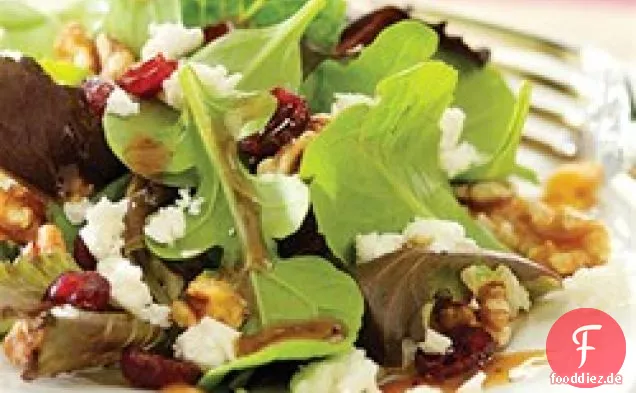 Cranberry-Feta-Salat mit Dijon-Vinaigrette