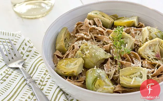 Vollkorn-Schwarzer Pfeffer Fettuccine Mit Baby-Artischocken