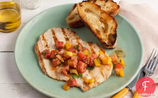 Hühnerpaillards mit Kräuter-Tomaten-Salat