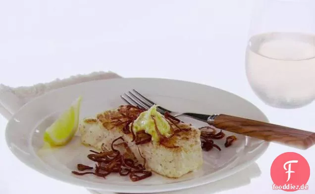 Heilbutt mit Zitronenbutter und knusprigen Schalotten