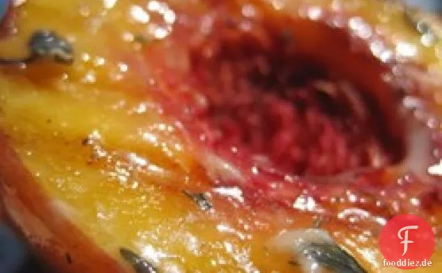 Schnell herzhafte gegrillte Pfirsiche