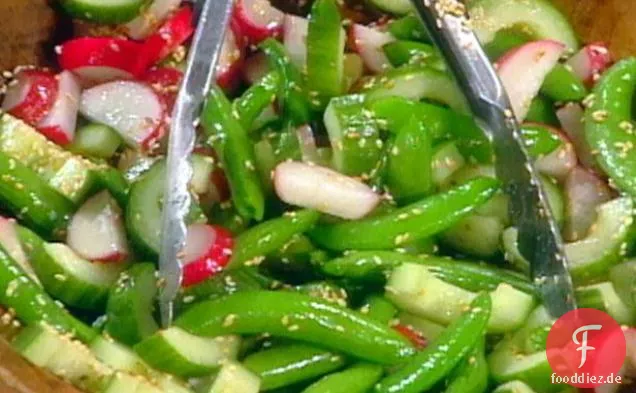Zucker-, Erbsen-, Rettich- und Gurkensalat