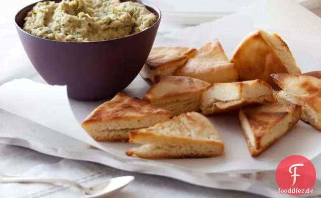 Weißer Bohnendip mit Pita-Chips