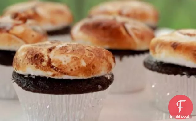 Schokoladen-Cupcakes mit gebrannten Orangen-Marshmallows