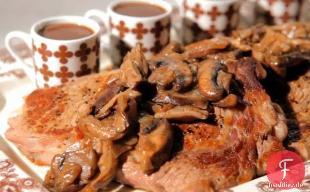 Rib-Eye-Steaks mit herzhafter Schokoladensauce