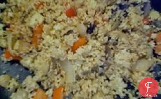 Würziger Couscous mit Datteln