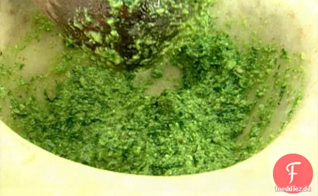 Pesto mit basilikum und Petersilie