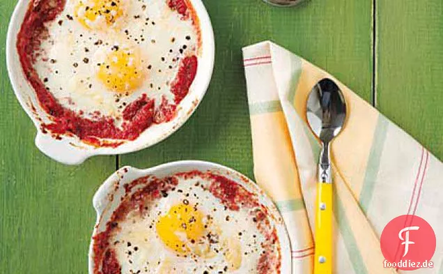 Gebackene Eier mit Tomaten und Parmesan