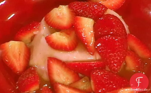 Erdbeer-Panna Cotta mit Erdbeerkompott