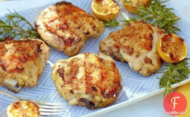 Zitrone und Kraut marinierte gegrillte Hähnchenschenkel