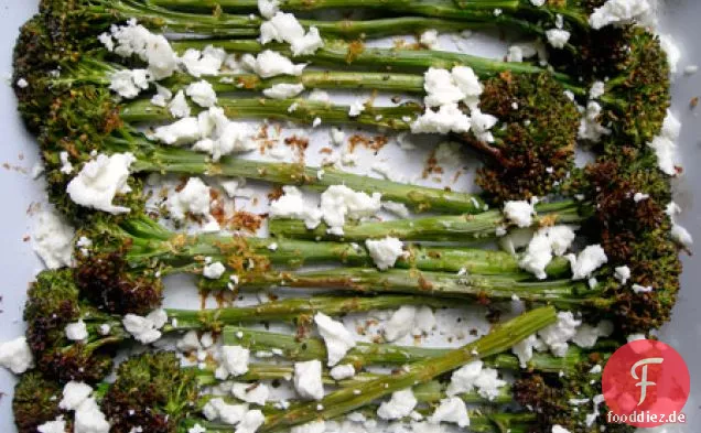 Gebratener Brokkoli mit Zitrone und Käse