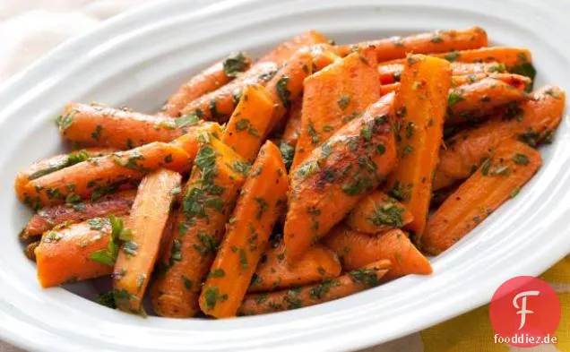 Pan-Geröstete Karotten mit Minze und Petersilie Gremolata
