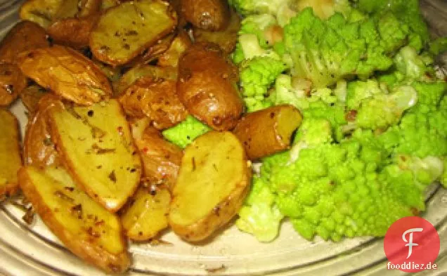 Pan Gedämpfter Romanesco Brokkoli mit gerösteten Fingerling Kartoffeln