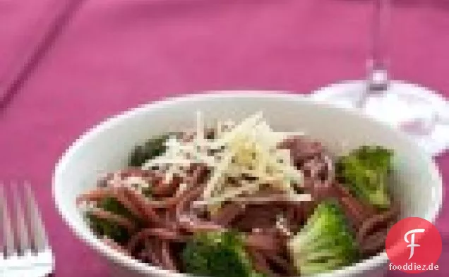 Rotwein-Spaghetti Mit Brokkoli