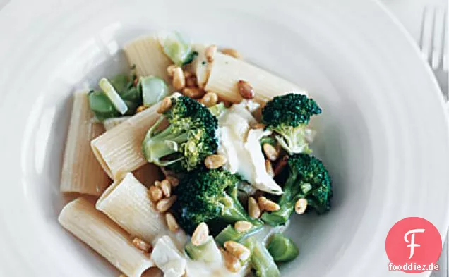 Cremige Rigatoni mit Brokkoli und Brie