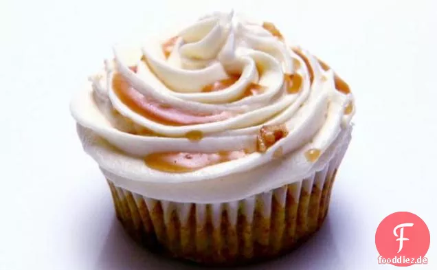 Vegane Brussel Carrot Curry Cupcakes mit Frischkäse-Zuckerguss und Ahorn-Curry-Reduktion