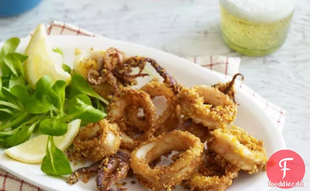 Tortilla-Chip-verkrustete Calamari mit Chili-Joghurt-Sauce