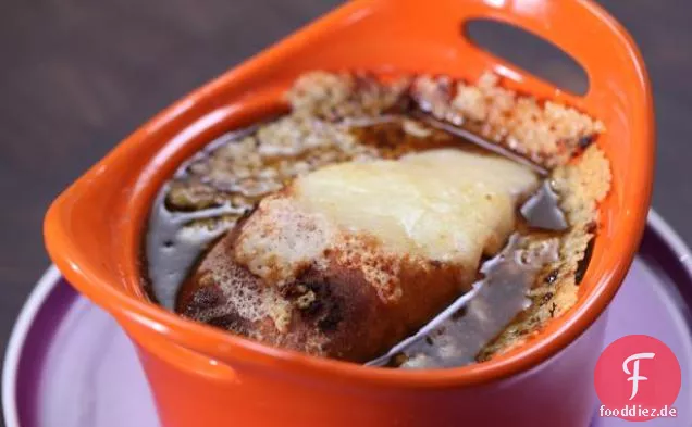Französische Zwiebelsuppe mit Steinpilzen