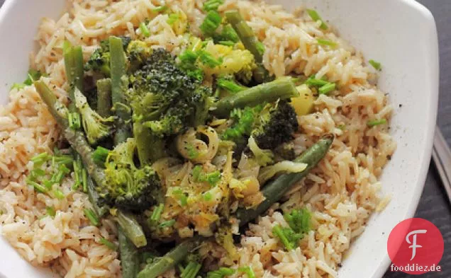 Brokkoli, grüne Bohnen und Lauch Brauner Reis