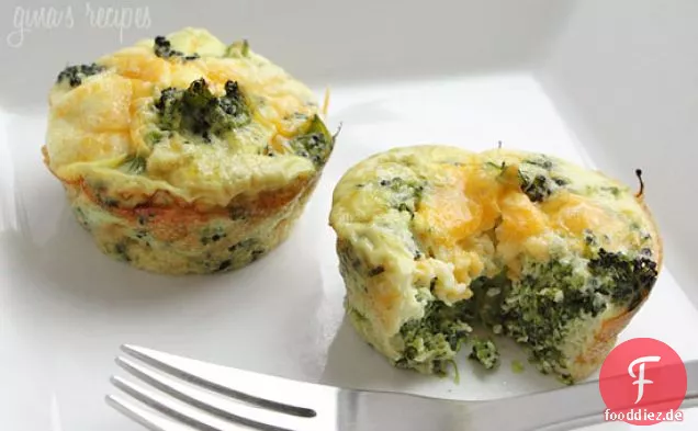 Brokkoli und Käse Mini-Ei-Omeletts