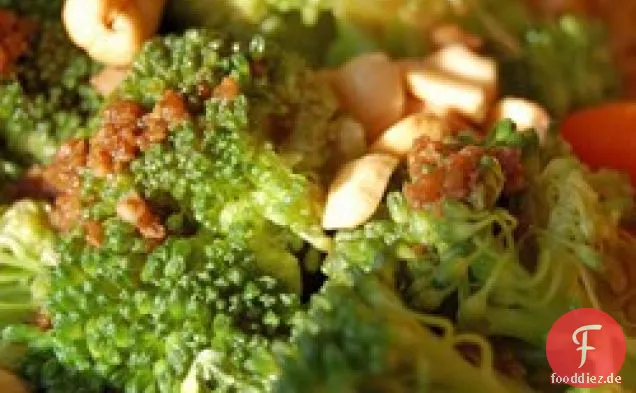 Brokkoli mit Knoblauchbutter und Cashewnüssen