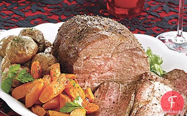 Sirloin Tip Braten mit Karotten und Baby roten Kartoffeln