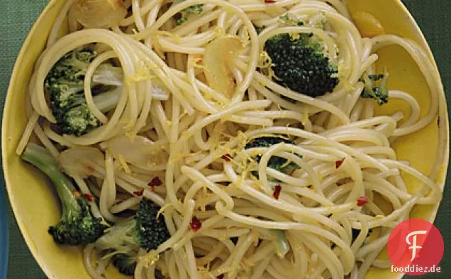 Spaghetti mit Brokkoli und Zitrone