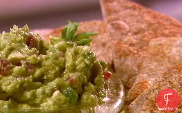 Würzige Basilikum-Guacamole