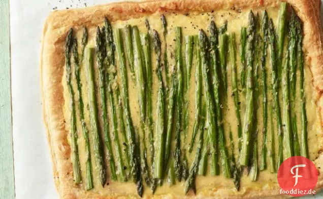 Spargel und Käsetarte