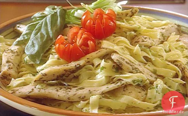 Fettuccine-Hähnchen-Salat