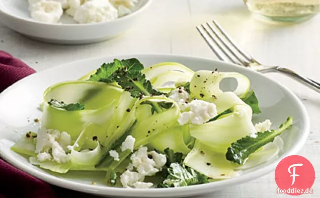 Rasierter Brokkoli-Stielsalat mit Limette