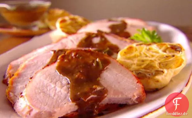 Gebratene Schweinelende mit gerösteter Knoblauchvinaigrette