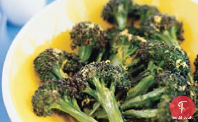 Gerösteter Brokkoli mit Brasilien-Nuss-Pesto