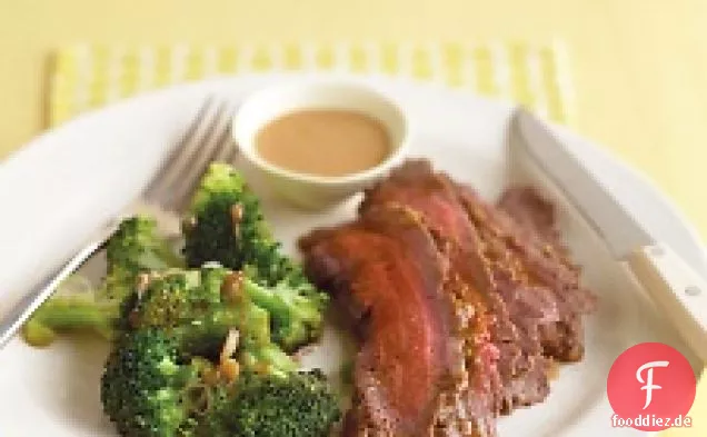 Steak mit Erdnusssauce und Brokkoli
